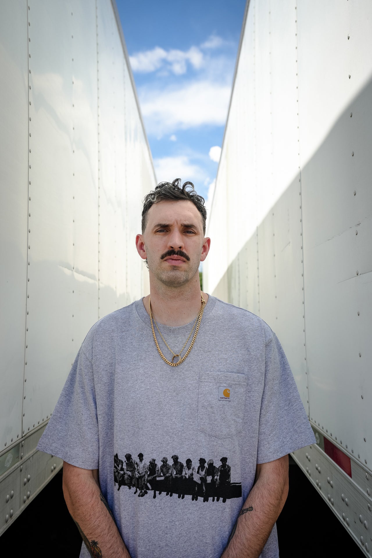 UNCIVILIZED "WE WORKIN'" POCKET T-SHIRT